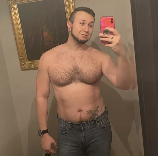 Some dude told me all I’m showing in my pics is stretch marks. He also told me to “eat more twinkies”. 👌😂