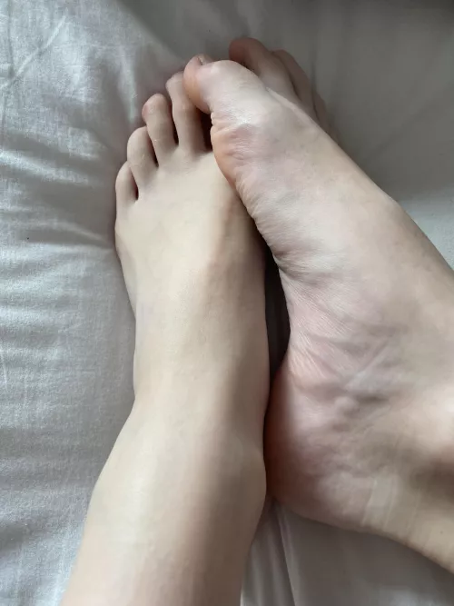 Some feet and lingerie posts going up on my OF, link in the comments π
π¦Ά