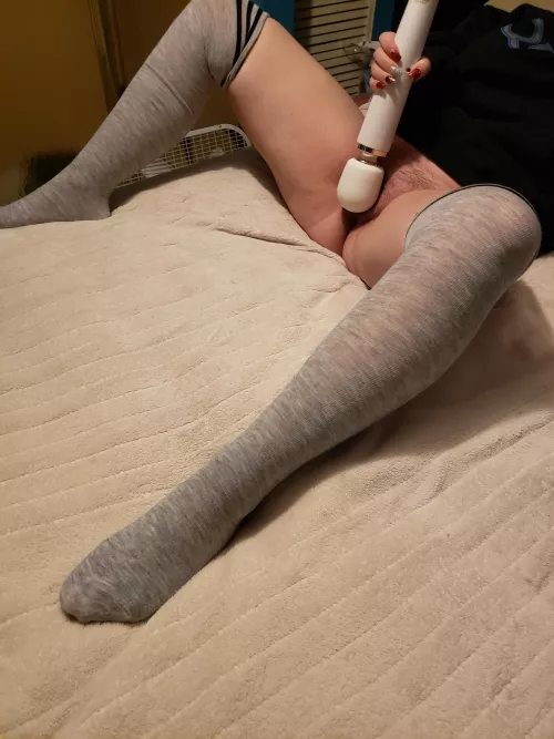 Some wand fun in my thigh highs 🤩🔥
