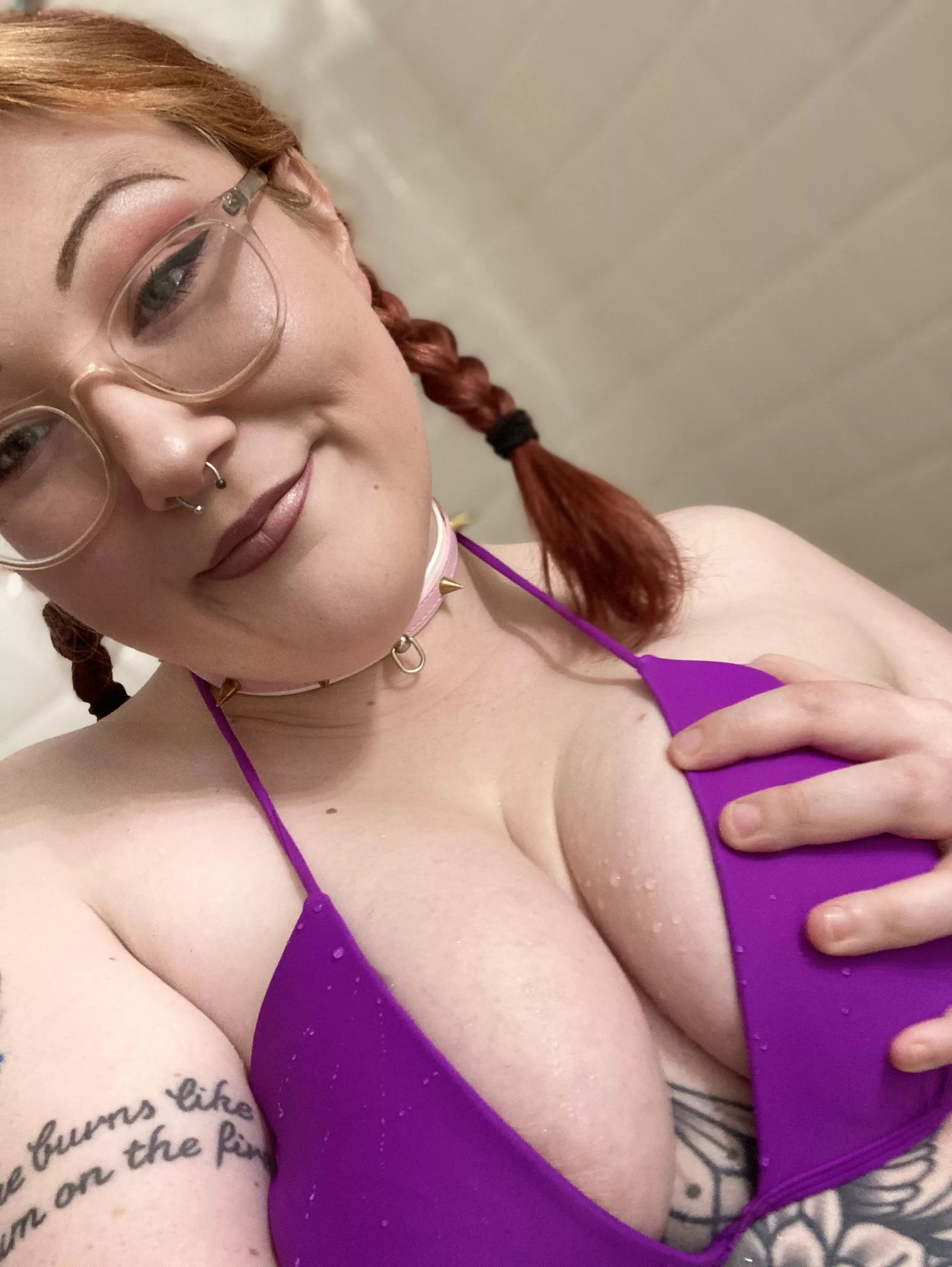 Some wet cleavage to start your day 💜