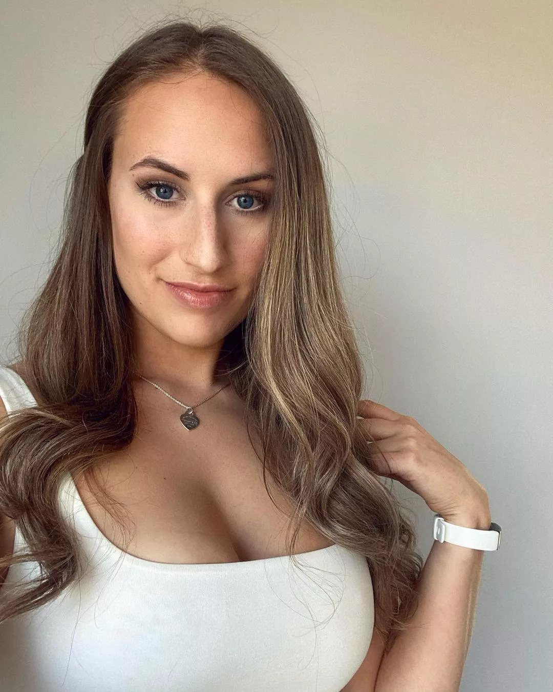 Somebody cover my face with you’re boner juice 💦🍆 I love anal