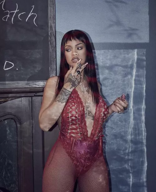 Somebody please play as Rihanna for me, I’ll be your obedient servant