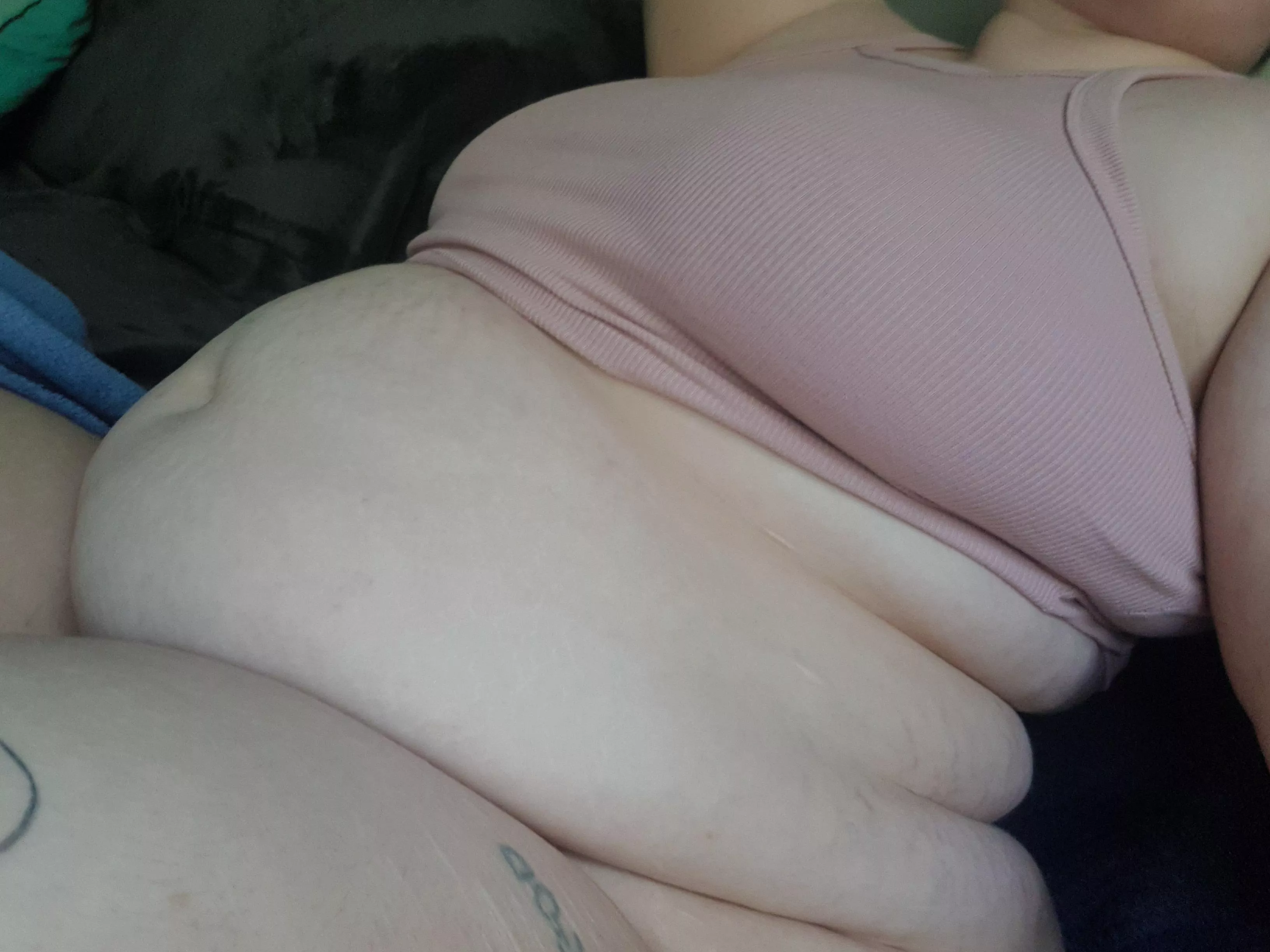 Someone feed this hungry piggie 👑🐷