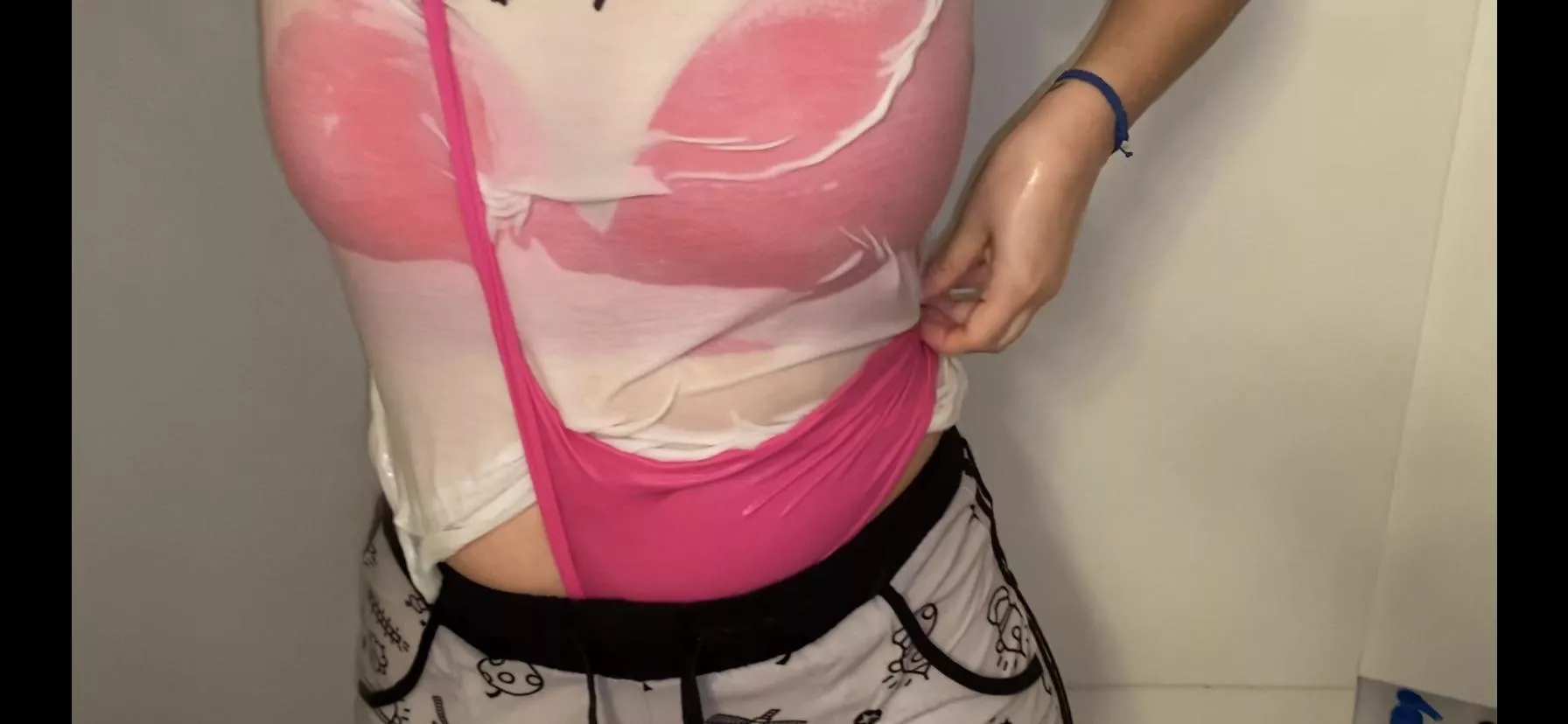 Someone gets wet from her wedgies🙊