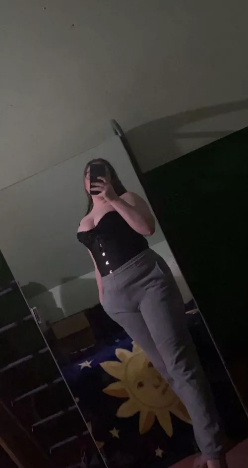 Someone help take this corset off !