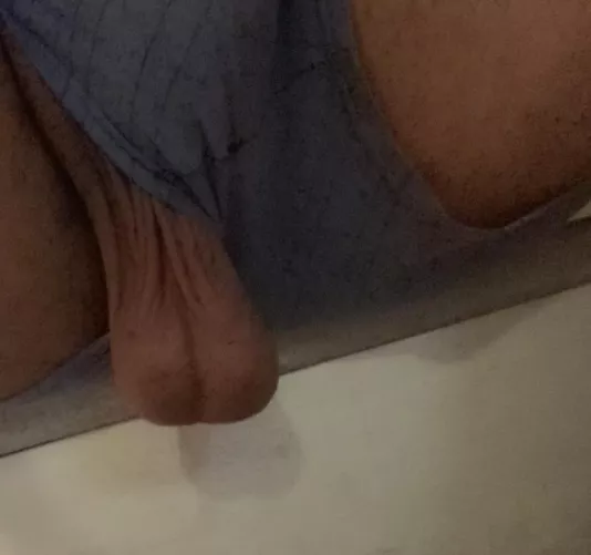 Someone is peaking out 👀