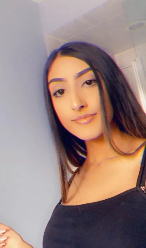 Someone jerk tribute this hot brown slut Amrit