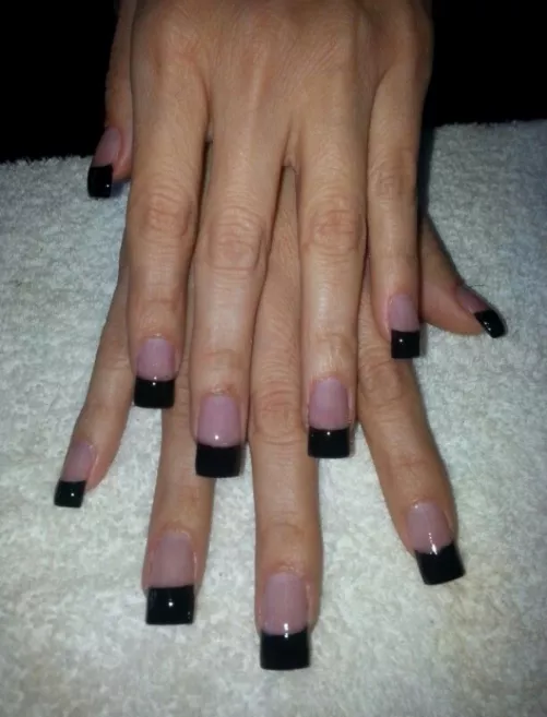 Someone loves black french tips?