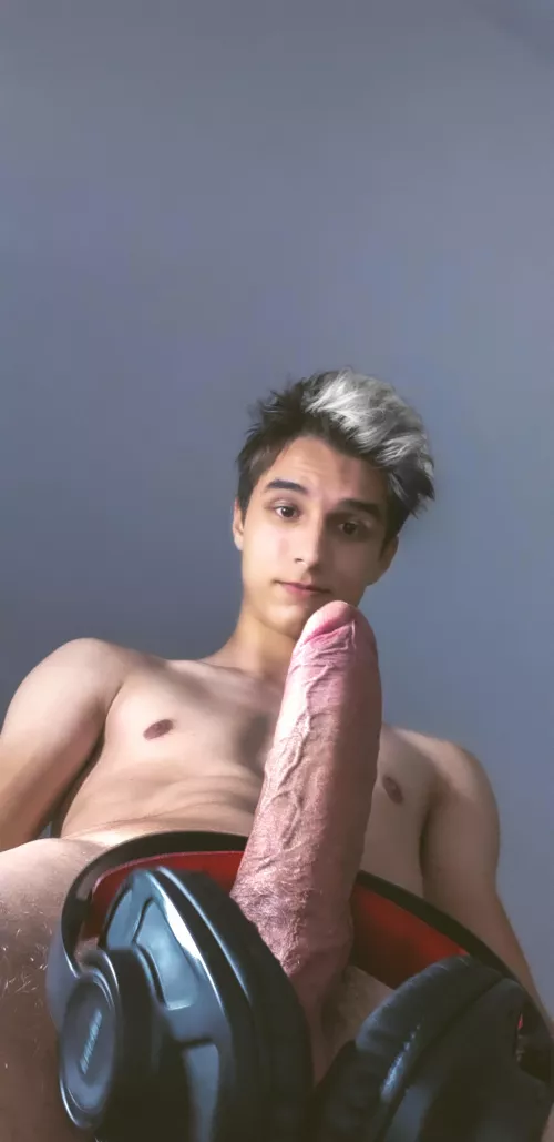 Someone play with me?