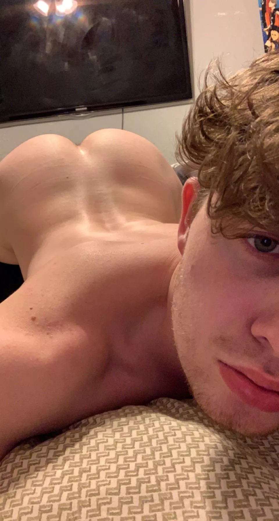 Someone should be behind me😩