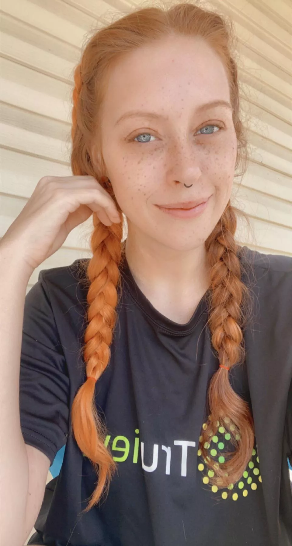 someone told me i looked like the wendy’s girl 😂😂😂 good morning! ☀️