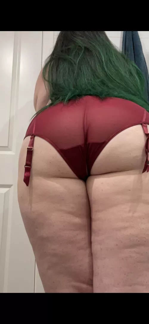 Something a little more mild for your Sunday 🖤