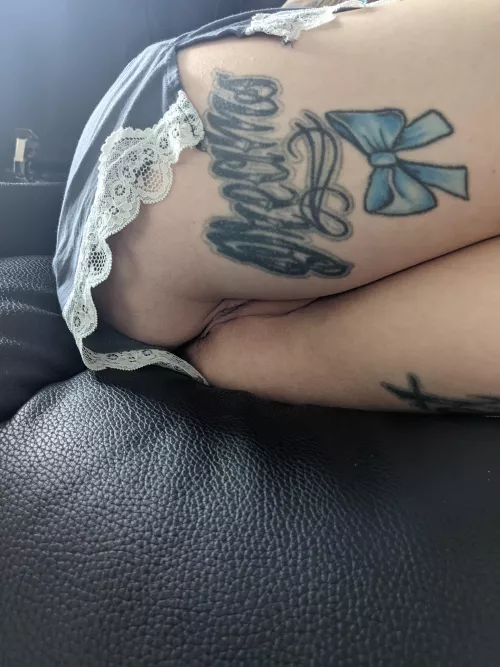 something is peaking (f)