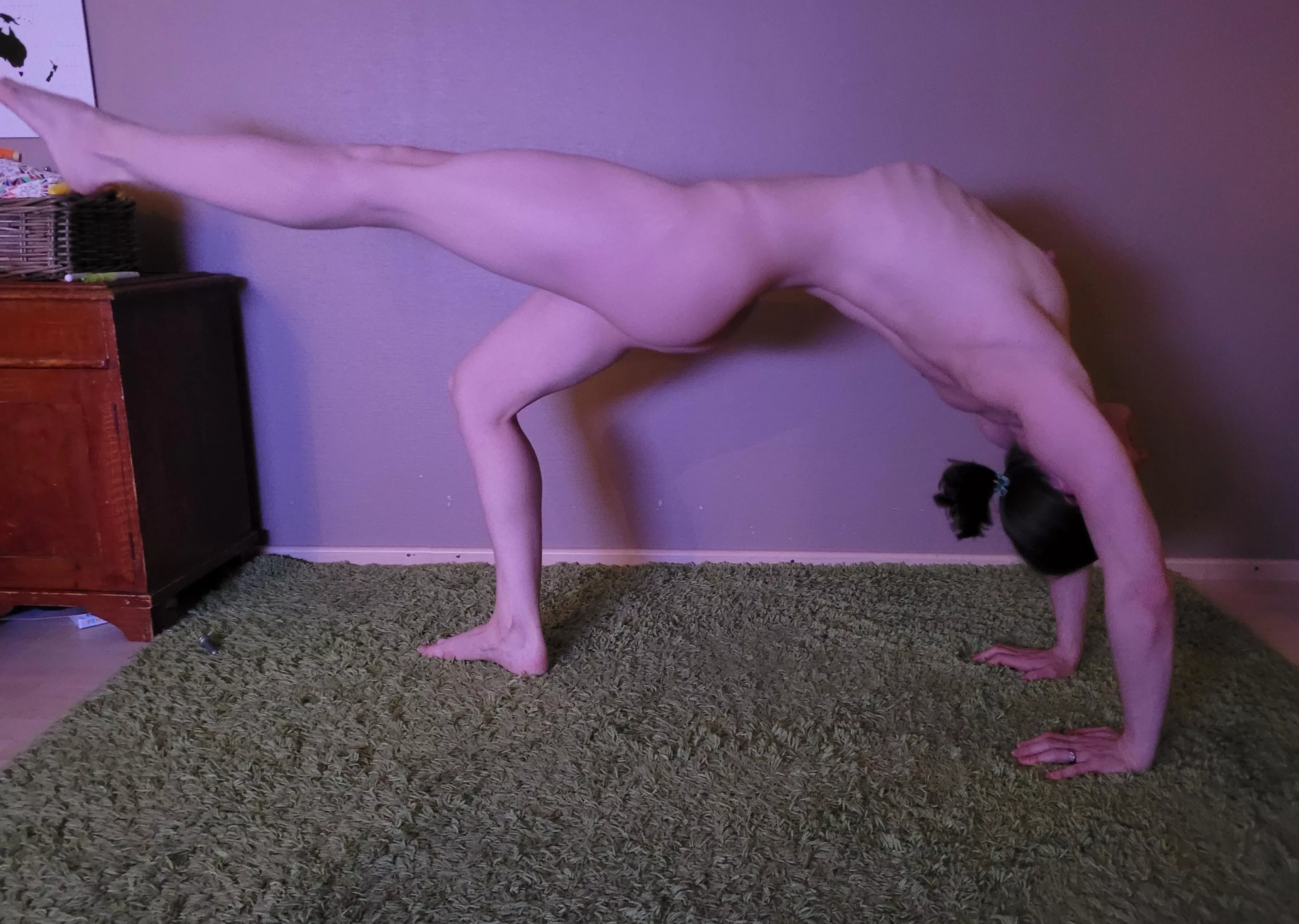 Sometimes is good to be upside down, don't you think 🤭 [f]