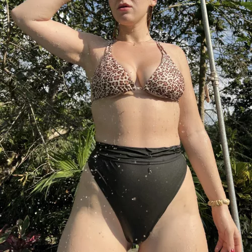 Soo hot that I need a shower š„µ or should I let you smell my pheromones?