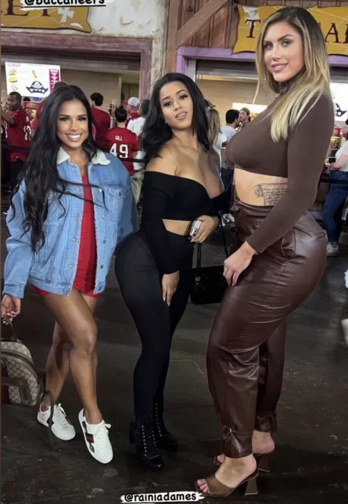 Sophie 6’1, 250lbs