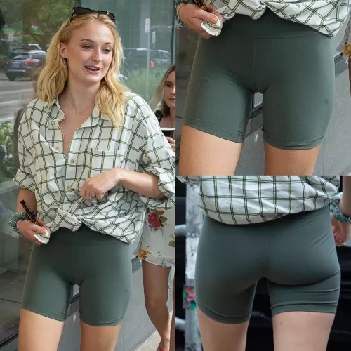 Sophie Turner and her fat,meaty pussy π