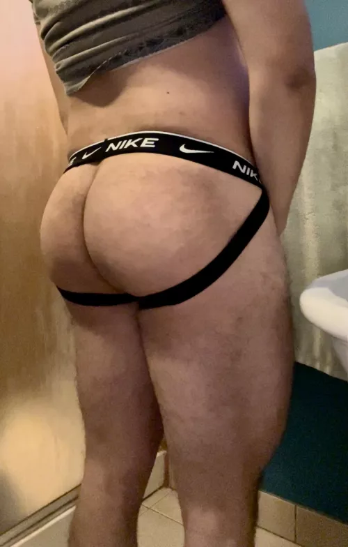 Sore from squats. I need a deep tissue glute massage. 😌