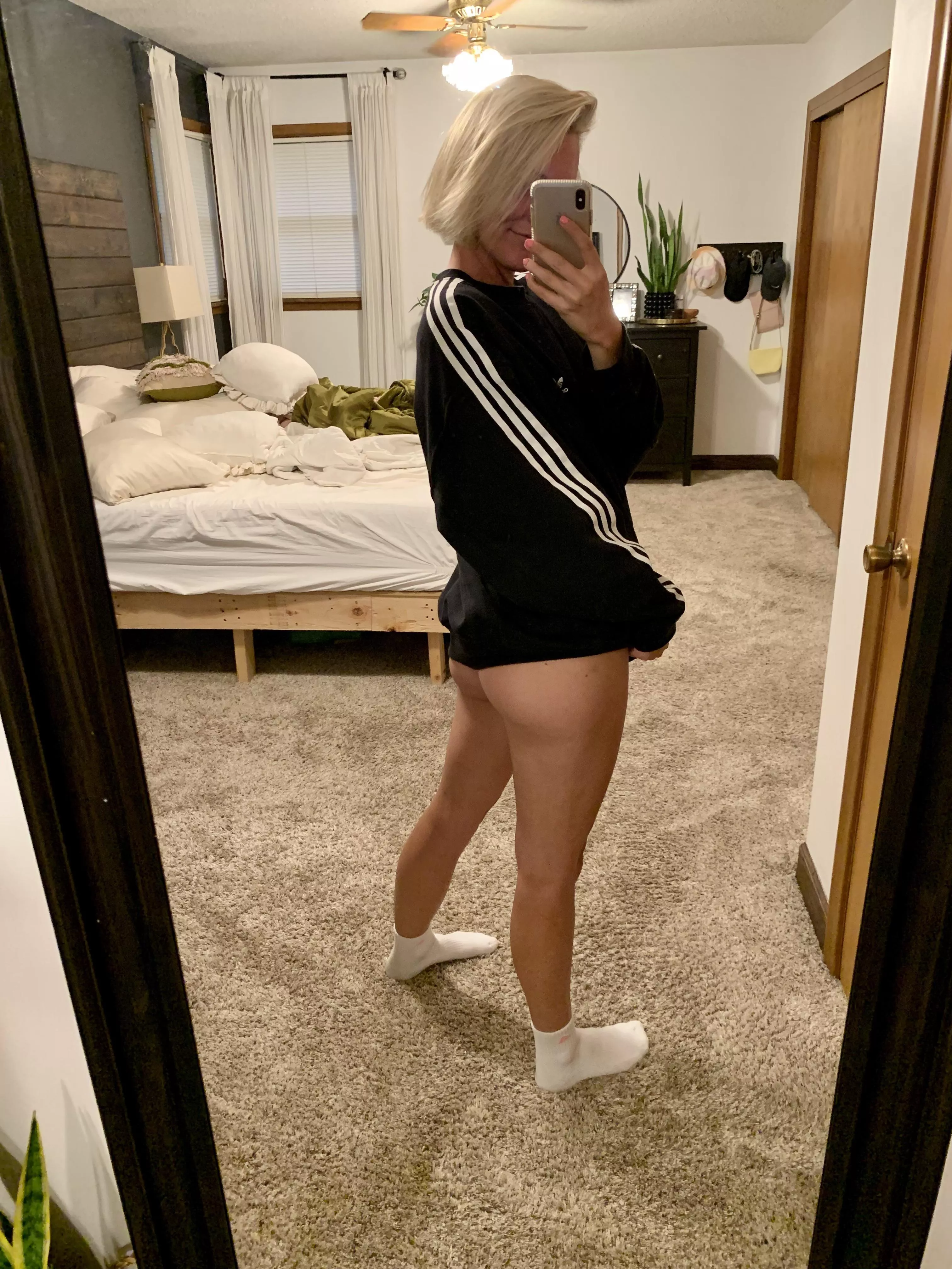 Sorry for the messy bed I’m just too busy taking pictures of myself.