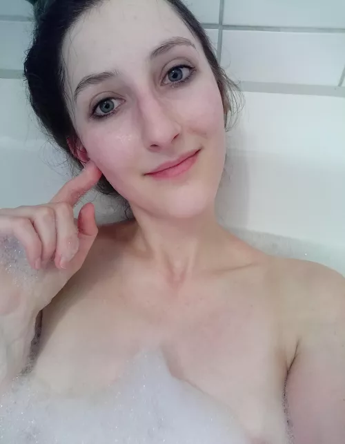 Sorry for this being Just my face. Still wanted to show my bathing pleasure 😘