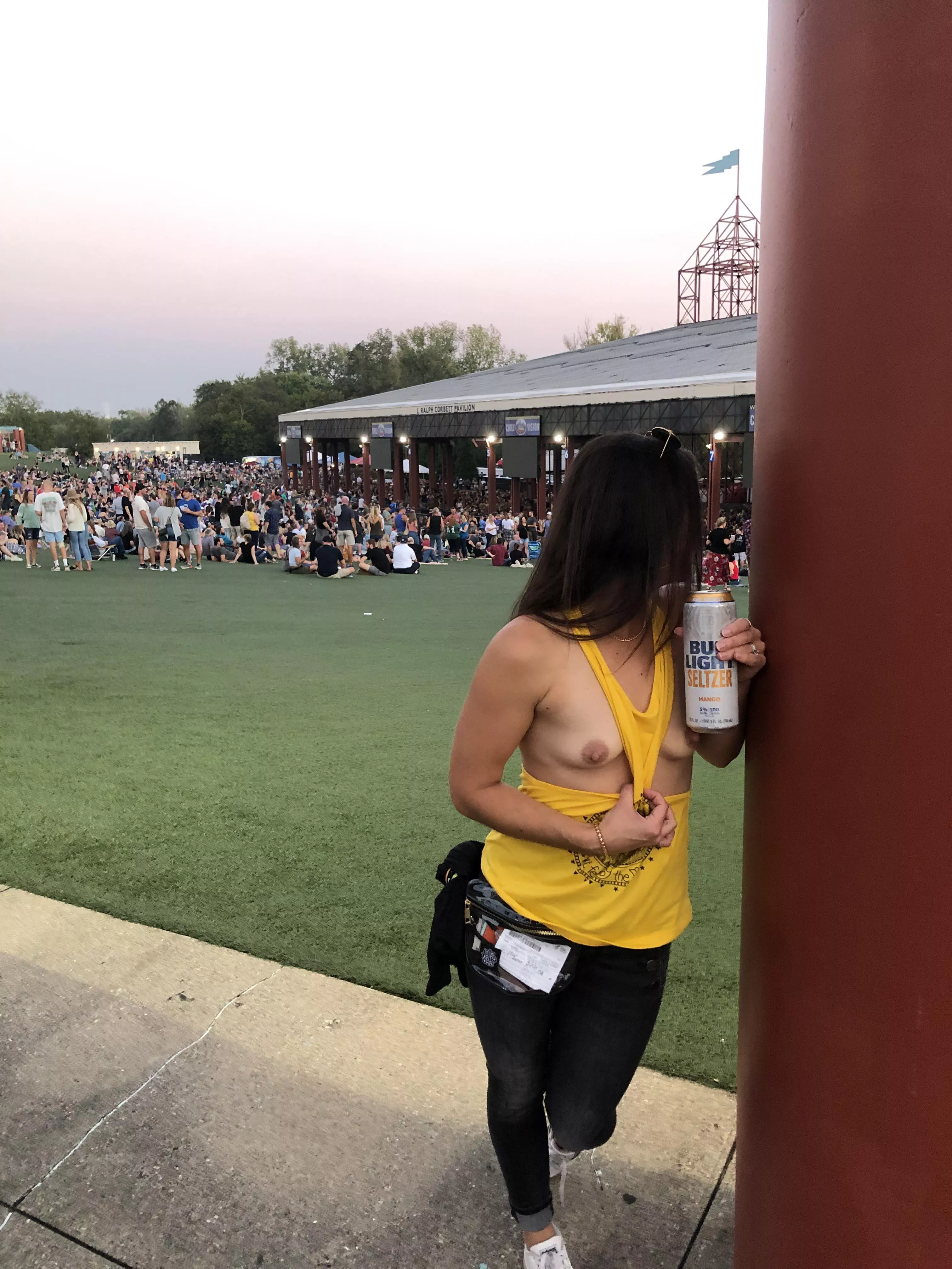 Sorry I’ve been away for a while, I’ve been a bit busy.. hoping for a nice welcome back 😘😘