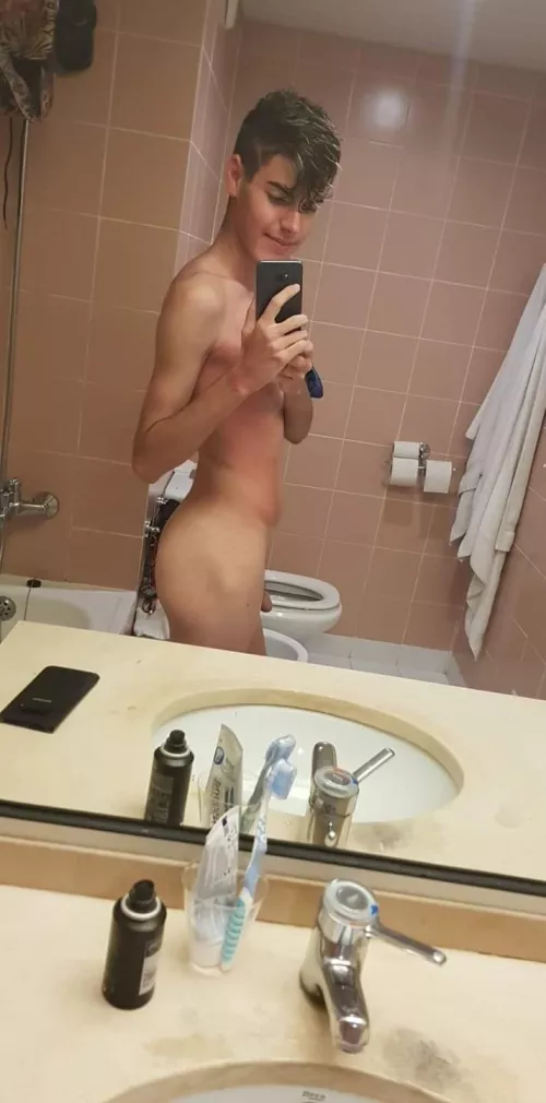 Sort of a face reveal, do I look cute? 👉👈