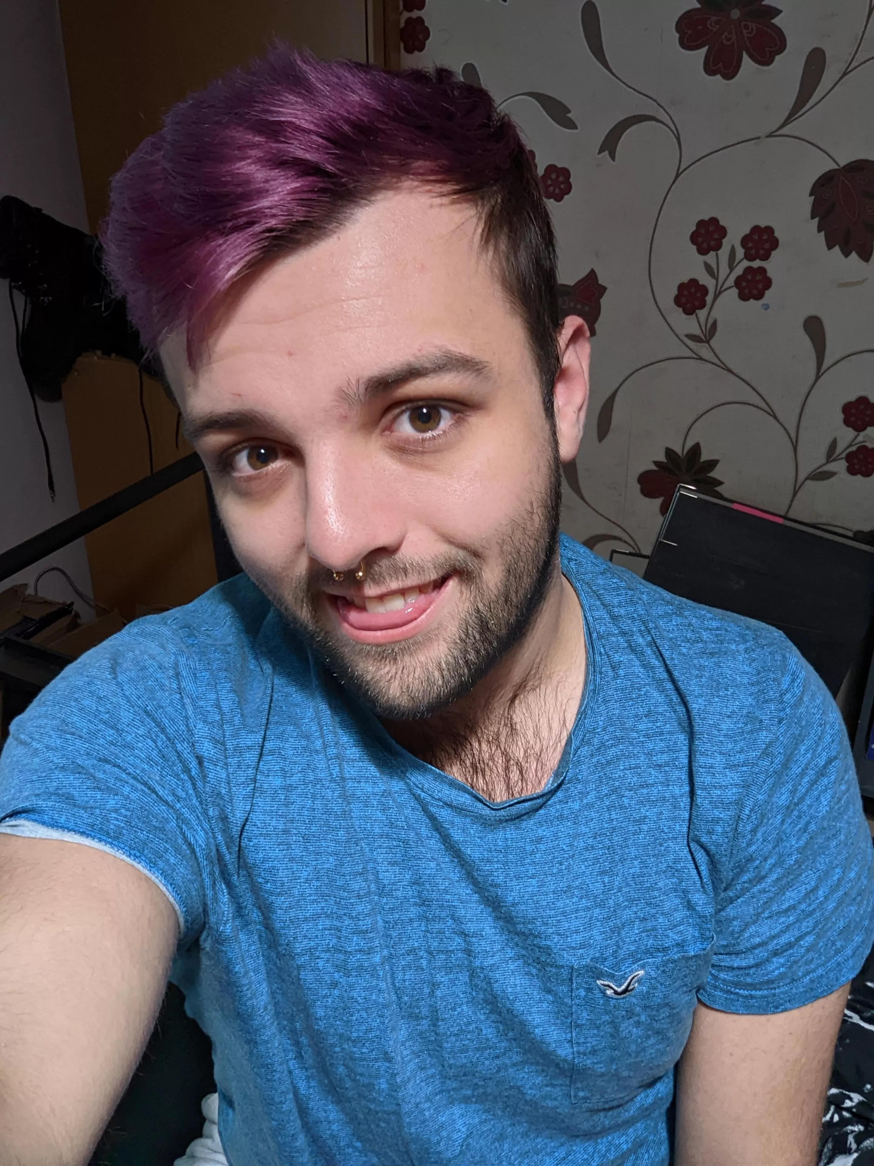 Spendin' Crimmus in bed on Minecraft 🙈 anybody wanna join? 🥴