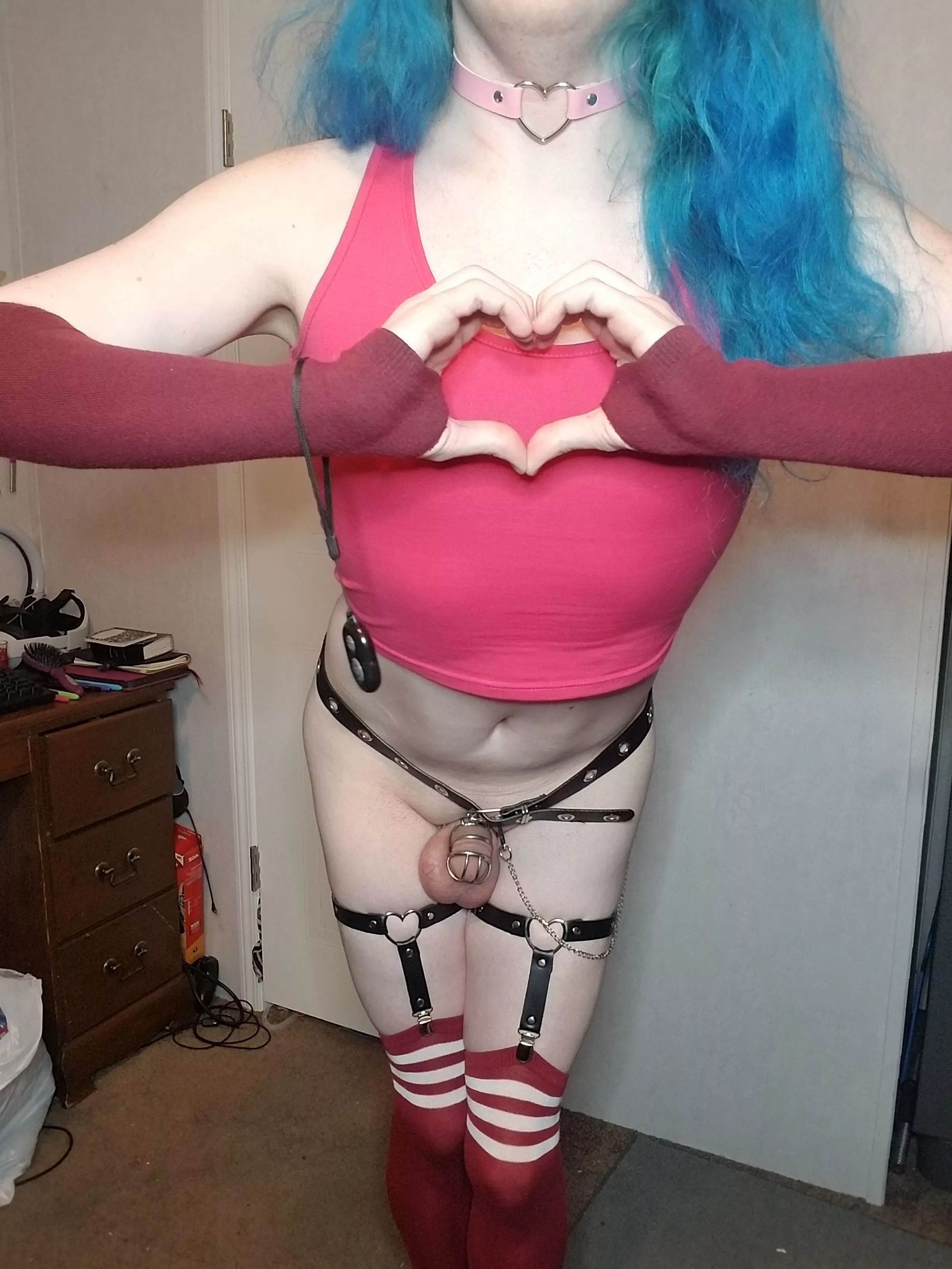 Spending valentine's day locked and horny >///<