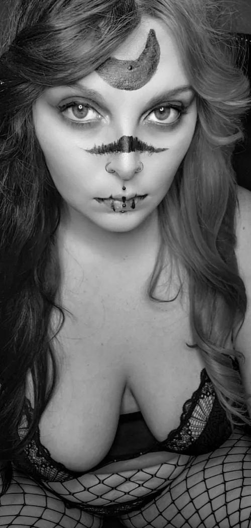 π»Spooky Season Saleπ» Sub for $6.66 all month long πTop 11% π MILF π Bi π Brat π Tattoed π Pierced π 900+ pics/vids π Daily uploads π Kink/Fetish Friendly π Anal play π Solo π B/G πG/G coming this month π Sq