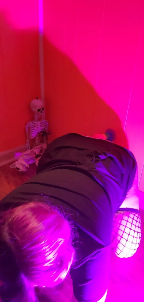 👻Spooky Season Sale👻 Sub for $6.66 all month long 🎃Top 11% 🎃 MILF 🎃 Bi 🎃 Brat 🎃 Tattoed 🎃 Pierced 🎃 900+ pics/vids 🎃 Daily uploads 🎃 Kink/Fetish Friendly 🎃 Anal play 🎃 Solo 🎃 B/G 🎃 Squirting 🎃 Customs