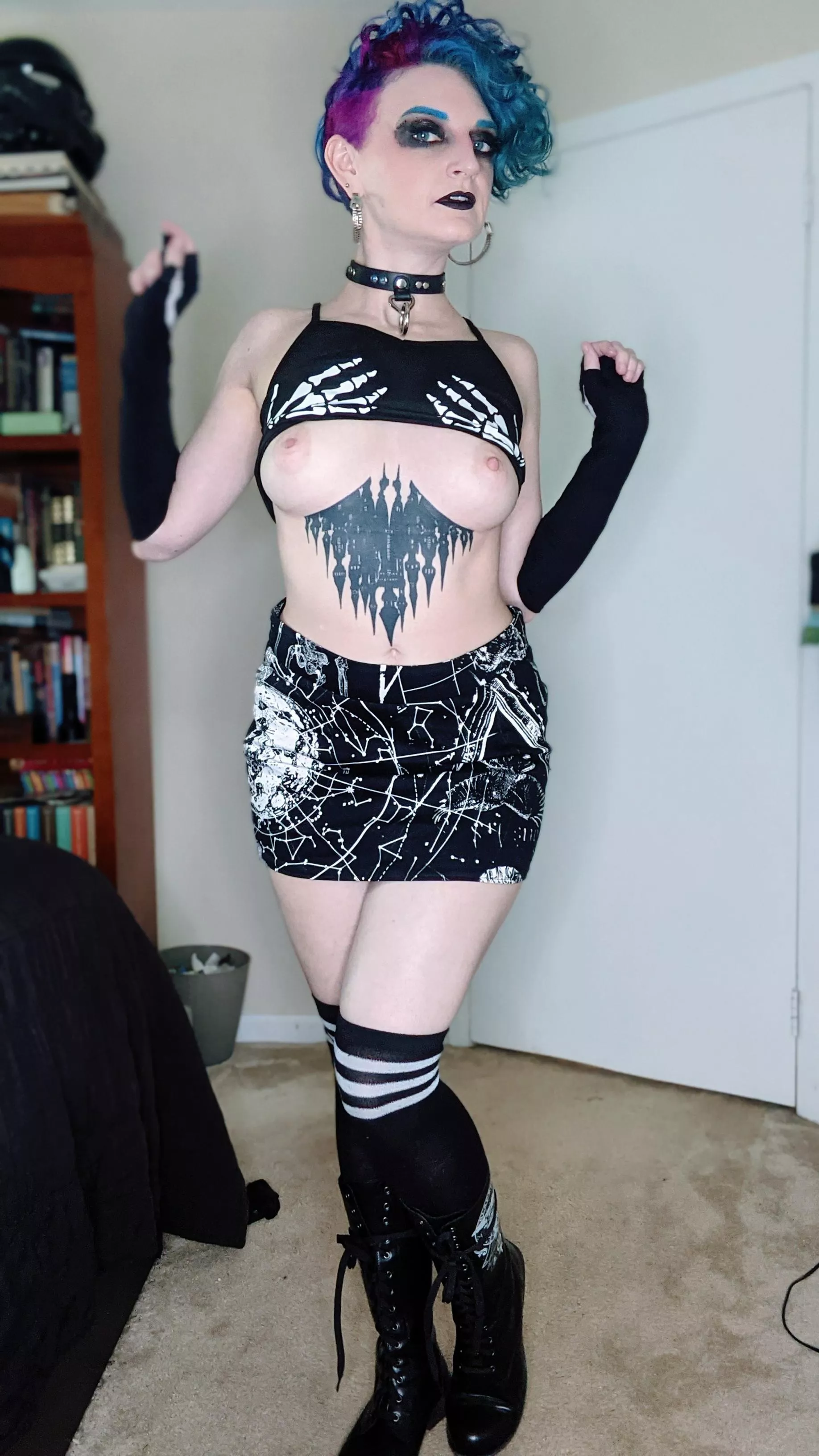 Spooky titties anyone?💖