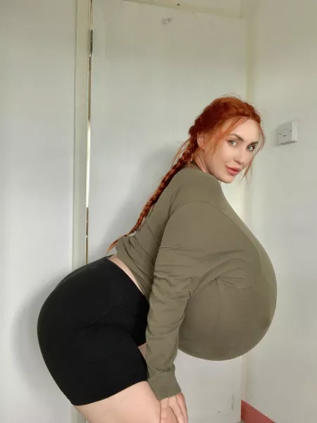 Squats are a lot harder when you’re this big 😌