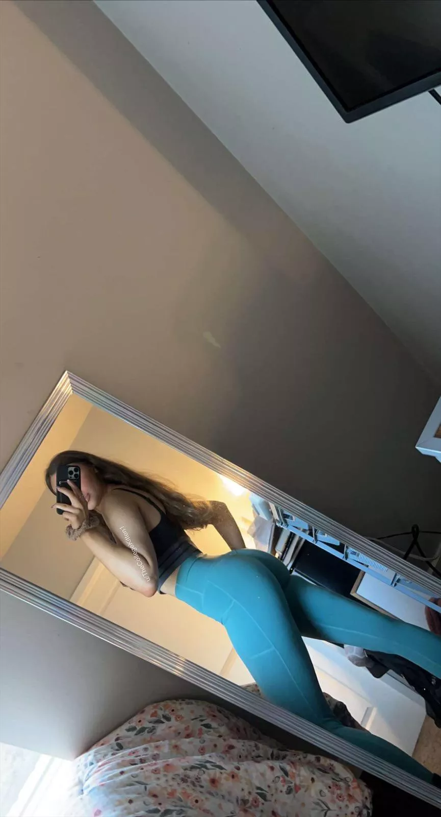 Squeezing into my leggings is not its own workout ;( Squeezing into my leggings is not its own workout ;(