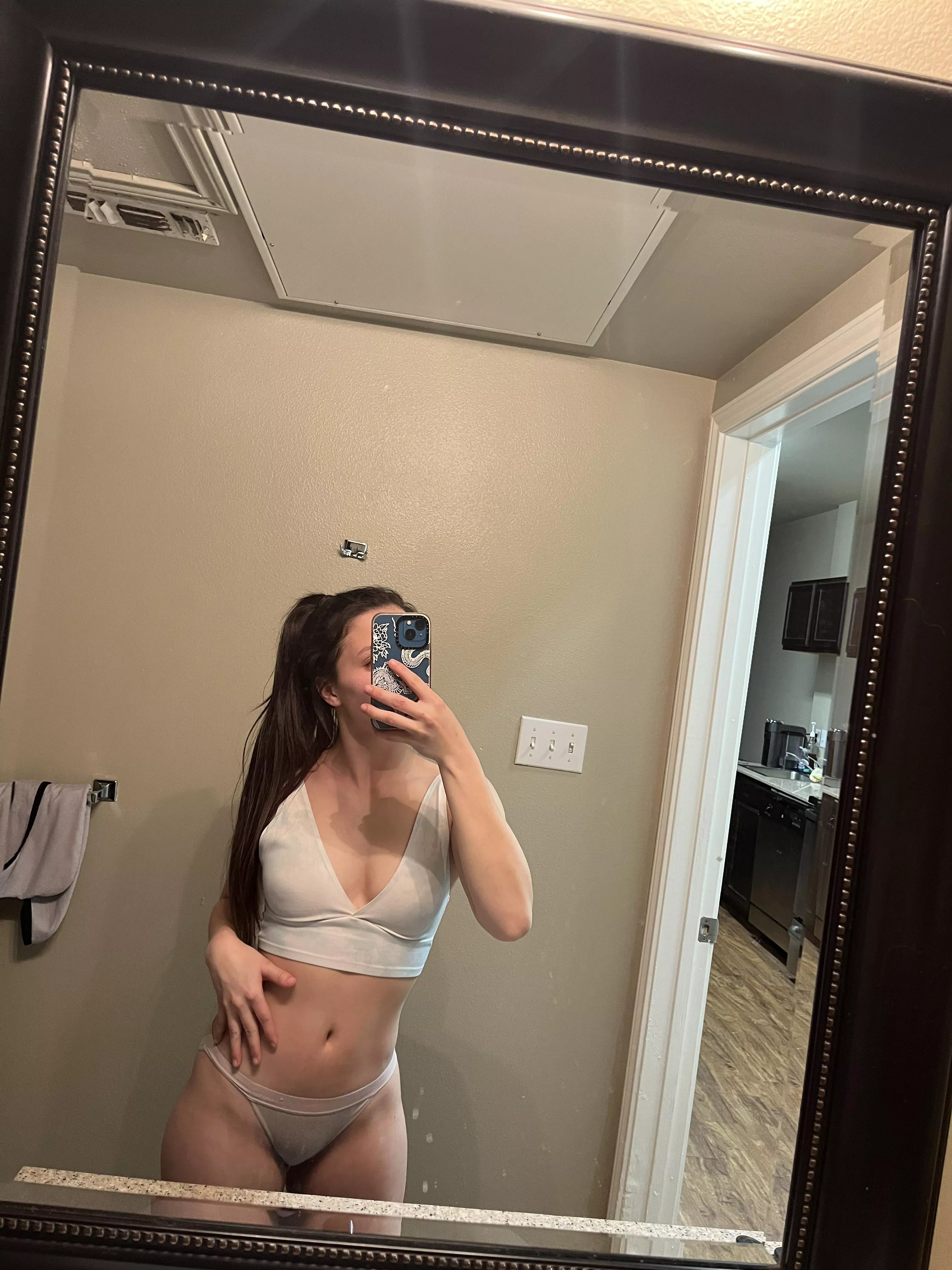 [ST] just the small tits in this picture