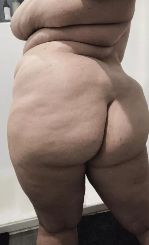 Standard hump day post 🖤