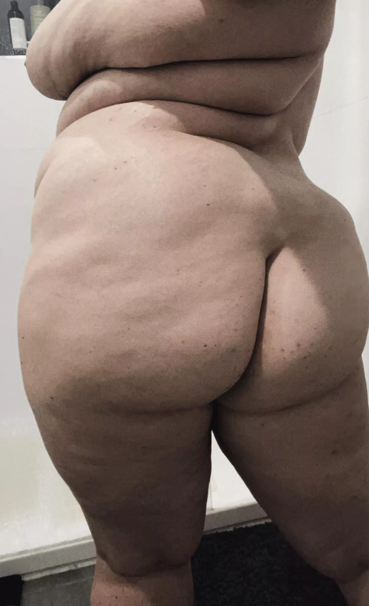 Standard hump day post 🖤