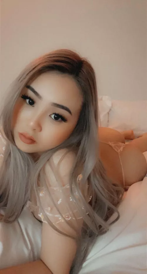 staring contest? look at my ass and you lose 😛