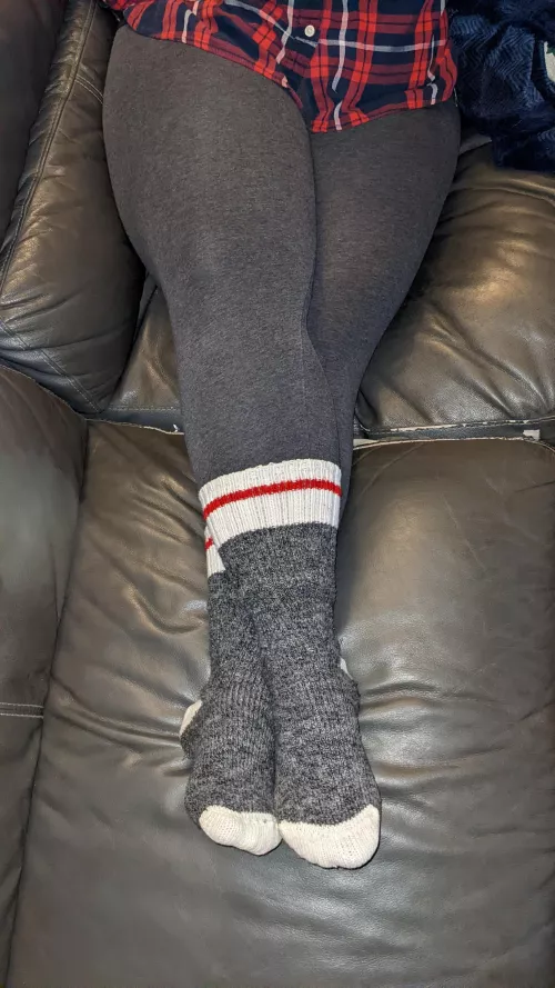 Start a fire...and cum warm me up 👣♥️