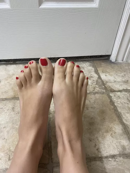 Starting seeing a guy who is into feet…any advice on this subject would be amazing! I aim to please and would love all the tips on what makes foot guys tick 😋
