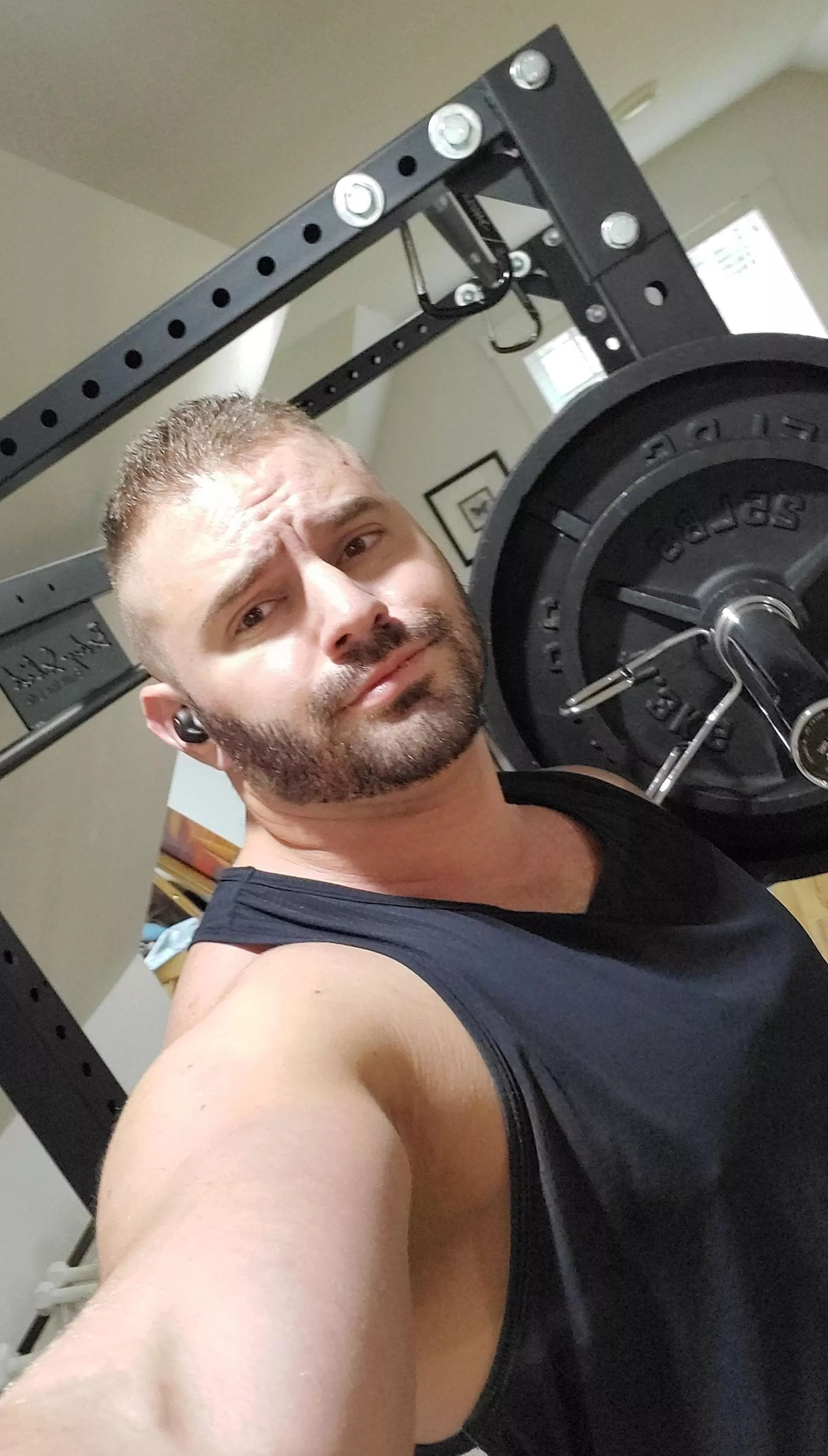 Starting the day right with some morning squats ποΈββοΈ Starting the day right with some morning squats ποΈββοΈ