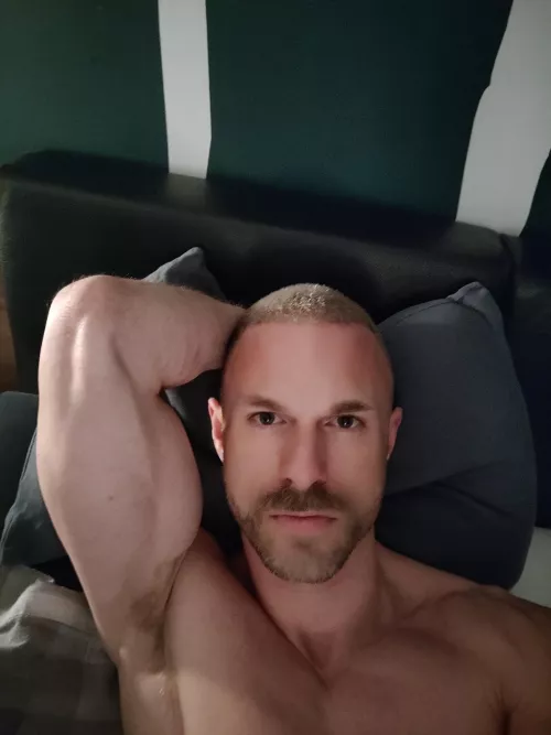 Starts getting cold alone in bed...๐ฅถ ๐