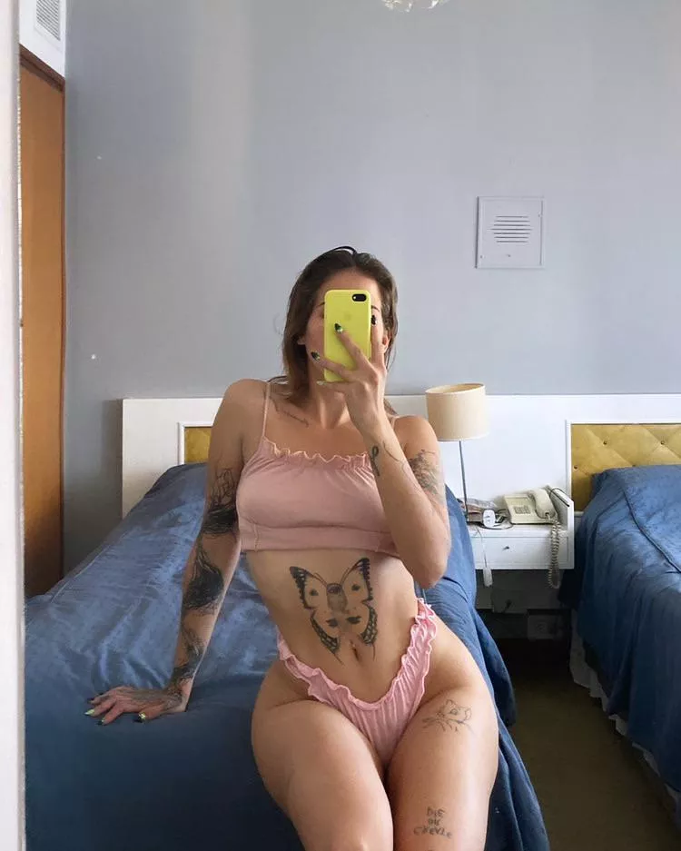 Stay in your beta place, loser. Do you think you could ever even touch me? You’re pathetic dude [domme]