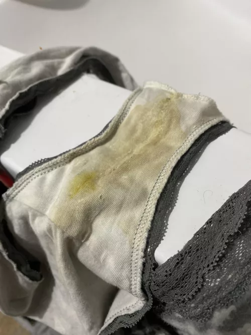 Step daughter 18. 2 days wear. So dirty! Smell amazing