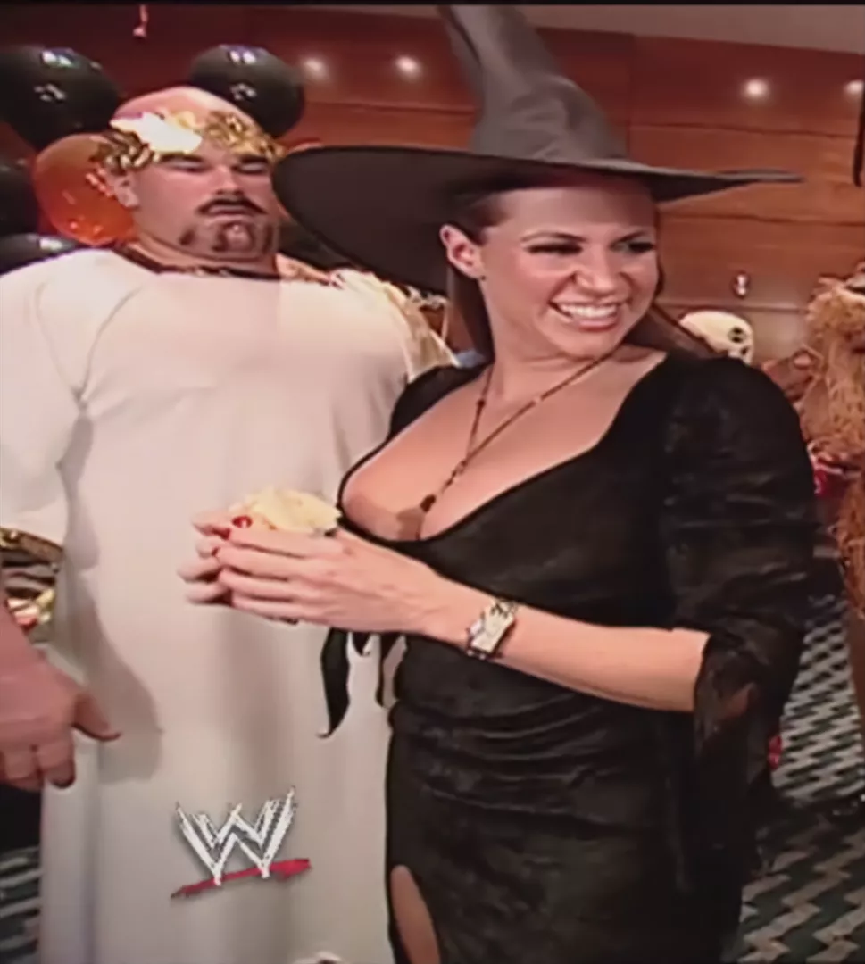 Stephanie McMahon (2002)