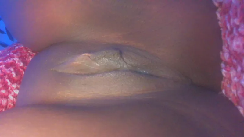 Stick your tongue inside me 😋🤤