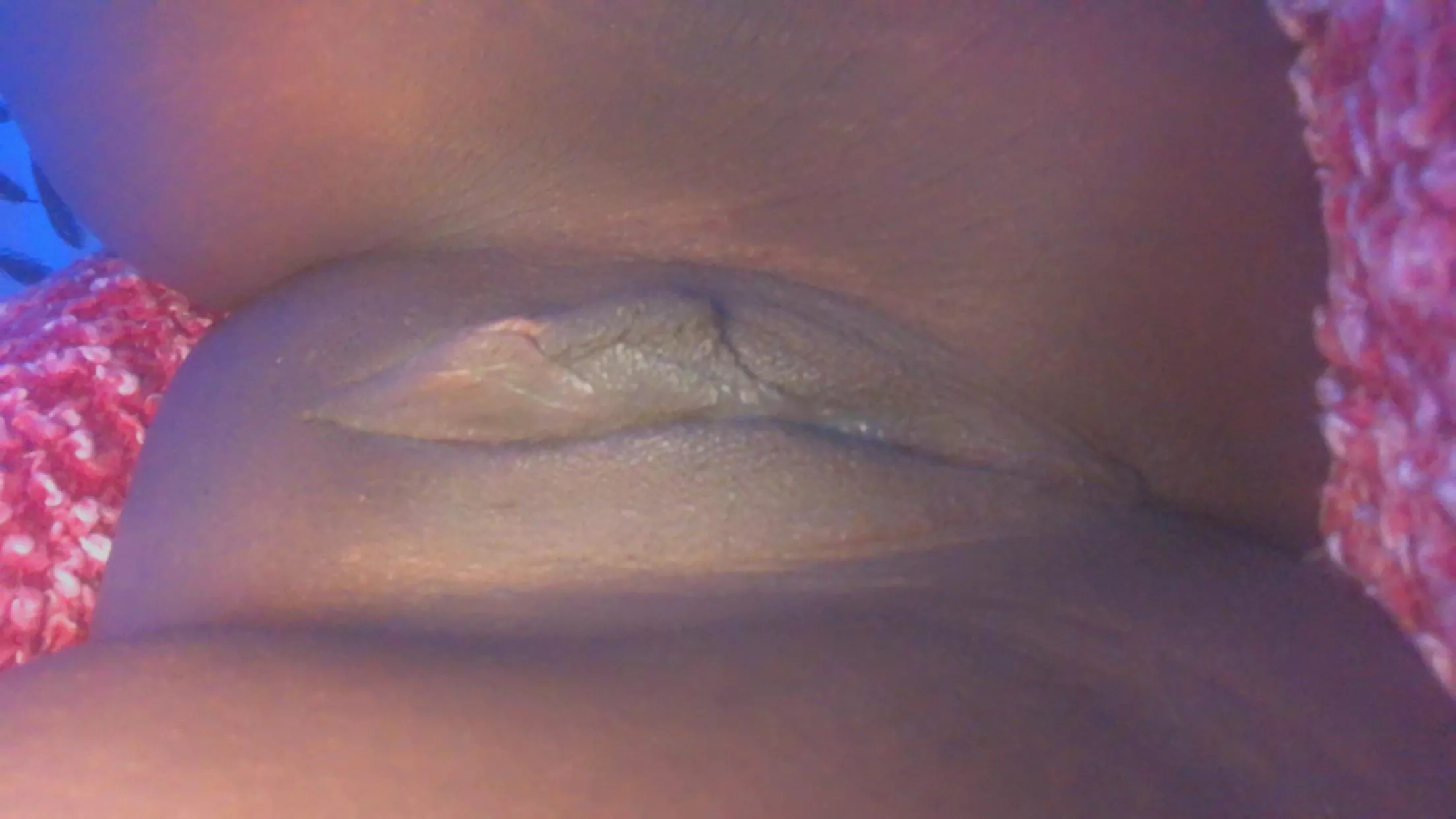 Stick your tongue inside me 😋🤤