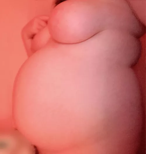 still hiding my pregnancy from my parents… 👋🏻