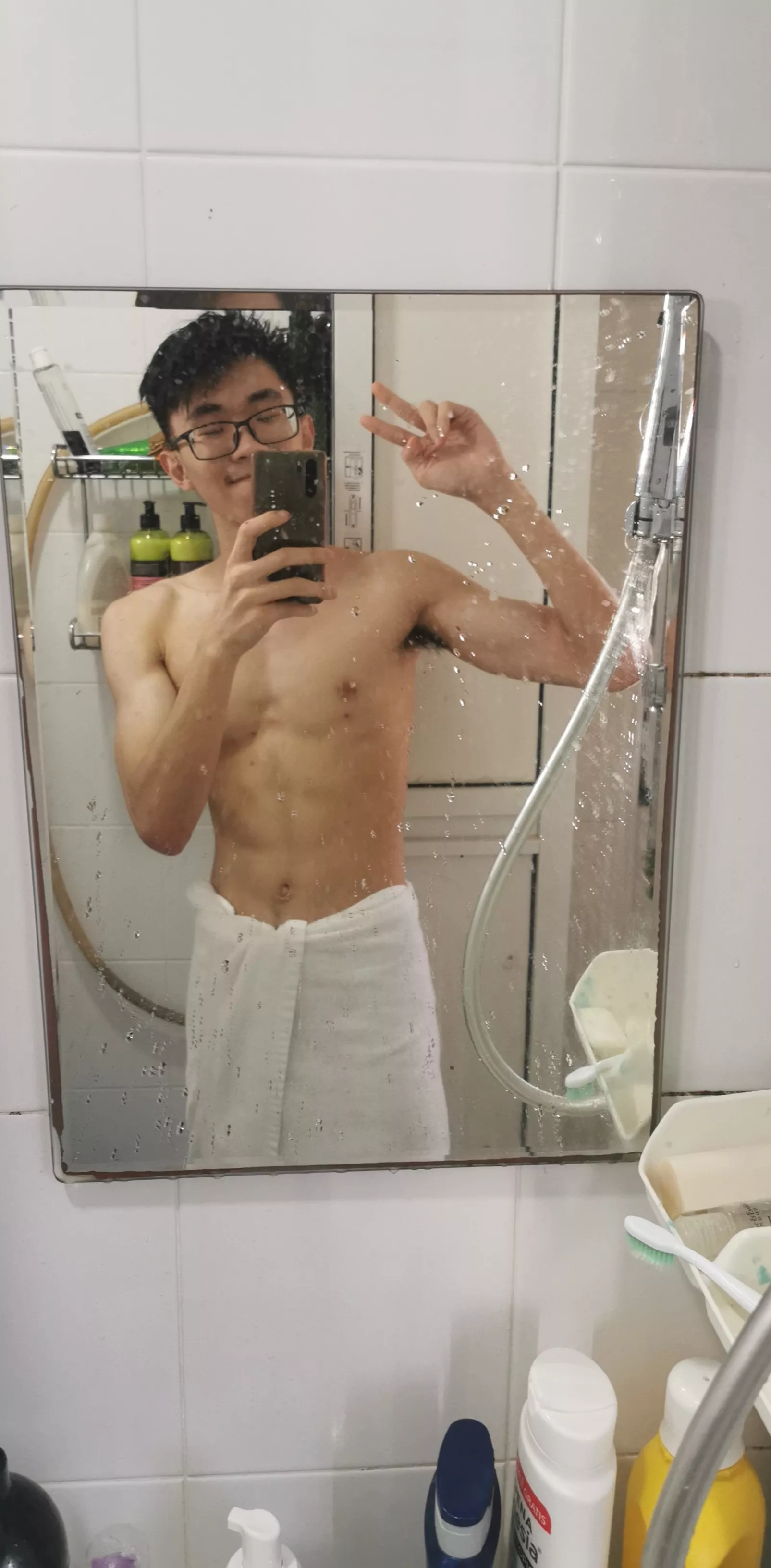 still working on overcoming my social anxiety abt the gym but bodyweight stuff seems to be working alright :) still working on overcoming my social anxiety abt the gym but bodyweight stuff seems to be working alright :)