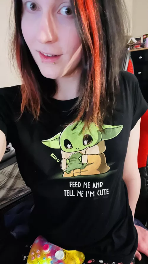 Stoner girl at it again. Shirt says it all 🥰🇨🇦