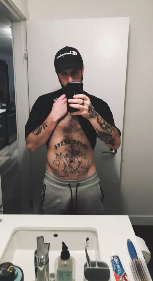 Stop staring, if you can 😏